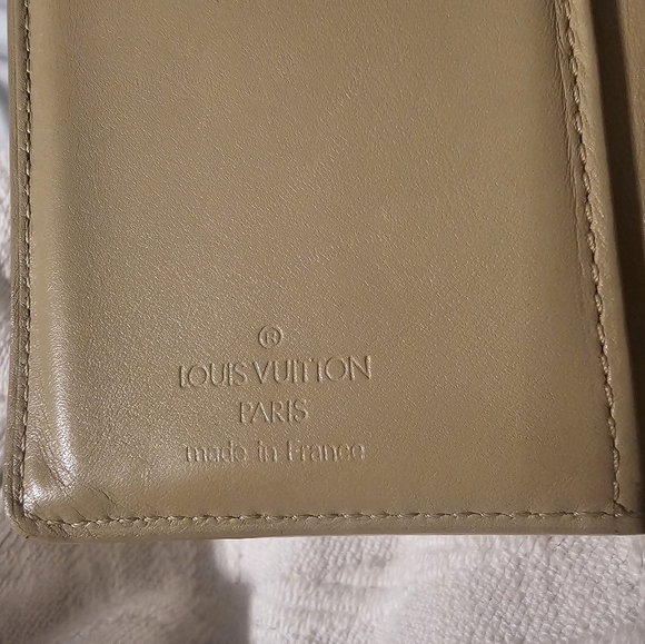 Louis Vuitton Monogrammed Gold Vernis Bifold Wallet Authentic Preloved - Picture 4 of 16